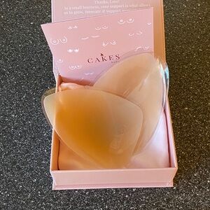 Grippy CAKES Triangles Non-Adhesive Nipple Covers